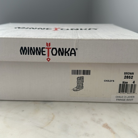Minnetonka Fringe Leather Boots for Girls, Size 4 - Picture 12 of 12